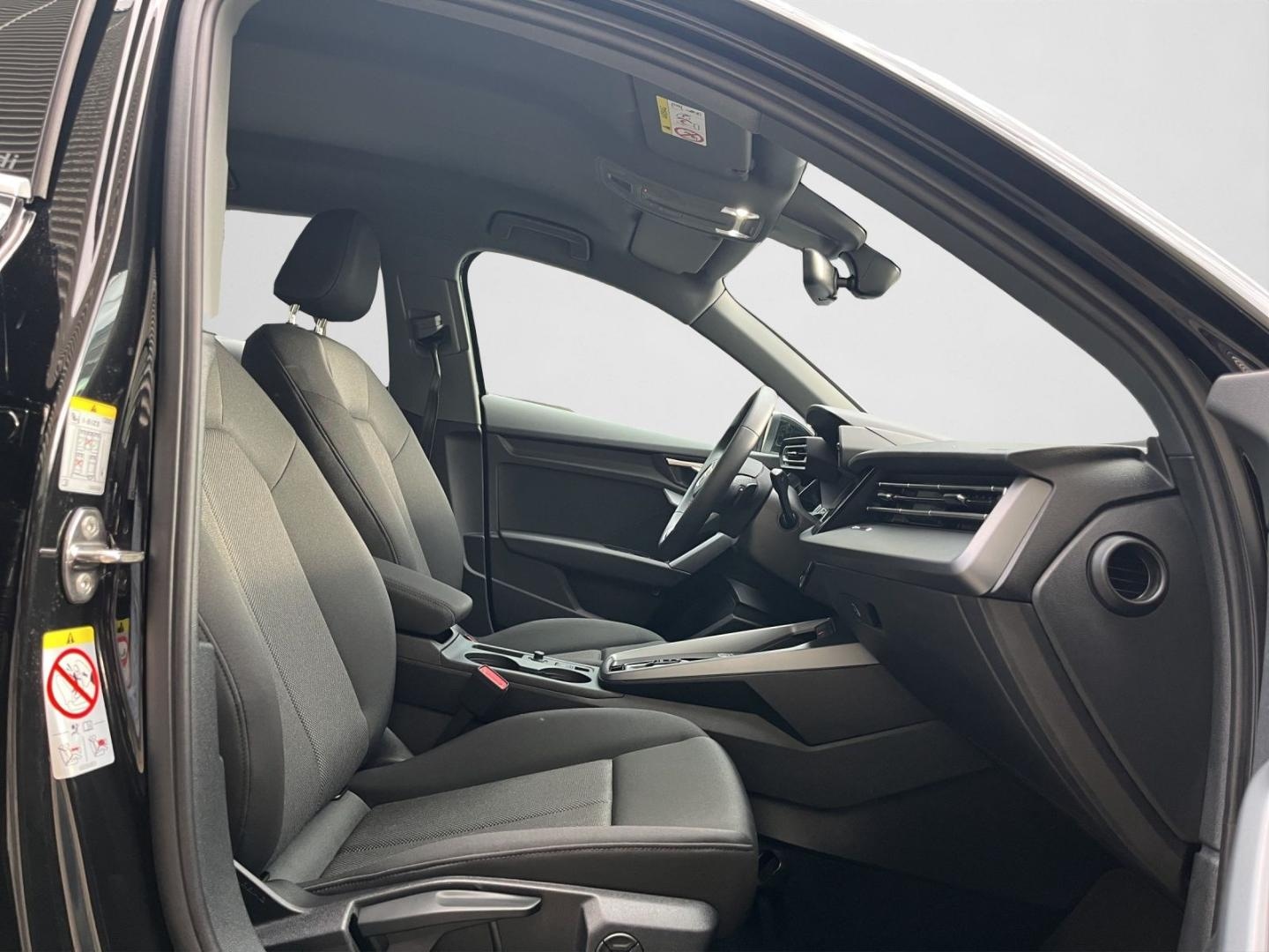 Bild über Audi A3 Sportback S line 30 TFSI S tronic - für weitere Informationen kontaktieren Sie den Audi Partner