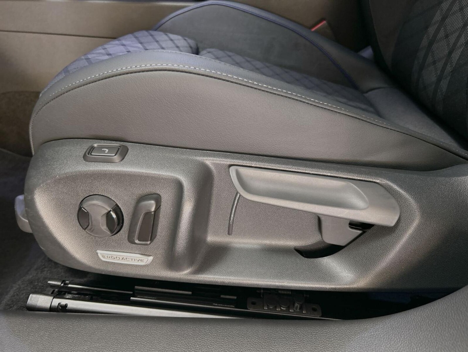 Volkswagen Passat – Bild 12