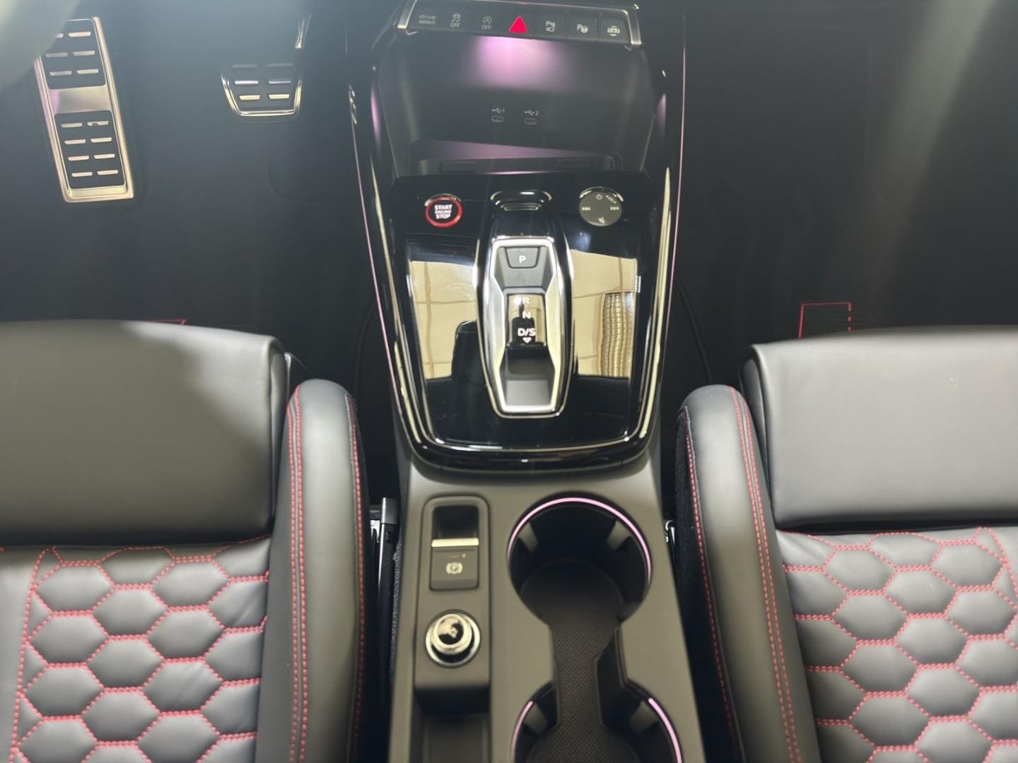 Bild über Audi RS 3 Limousine TFSI quattro 294 kW S tronic - für weitere Informationen kontaktieren Sie den Audi Partner