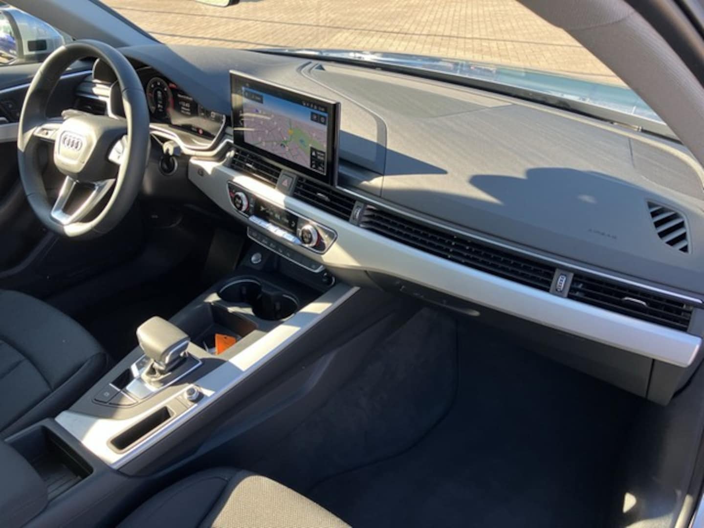 Bild über Audi A4 Limousine advanced 35 TDI S tronic - für weitere Informationen kontaktieren Sie den Audi Partner