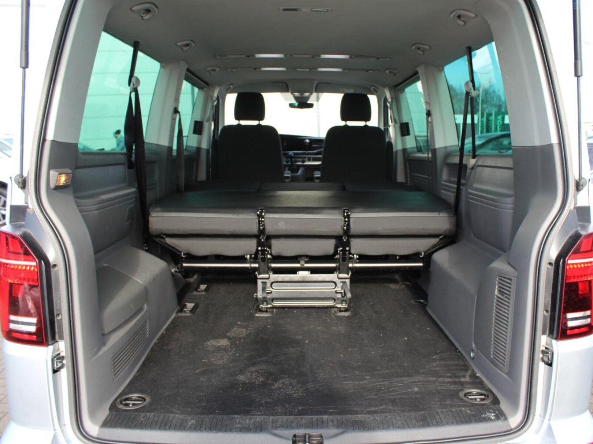 Volkswagen Caravelle 6.1 długi roztaw osi SE