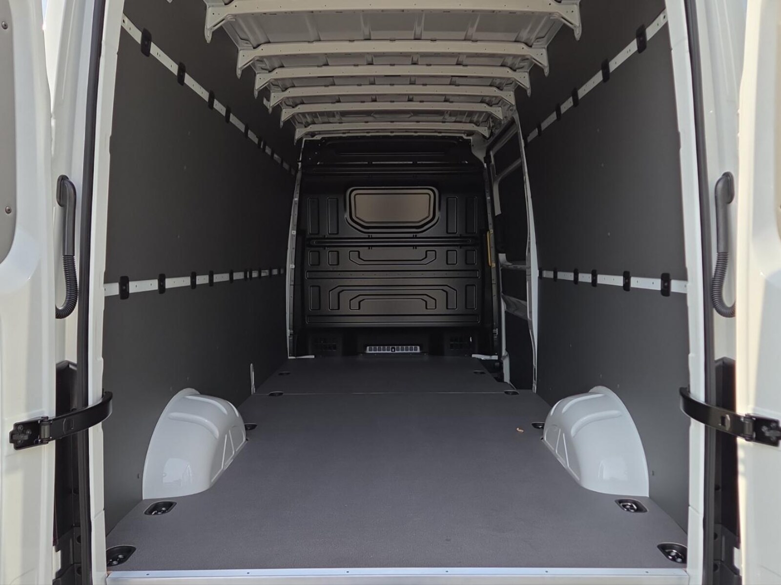 Volkswagen Crafter Kasten langer Radstand – Bild 12