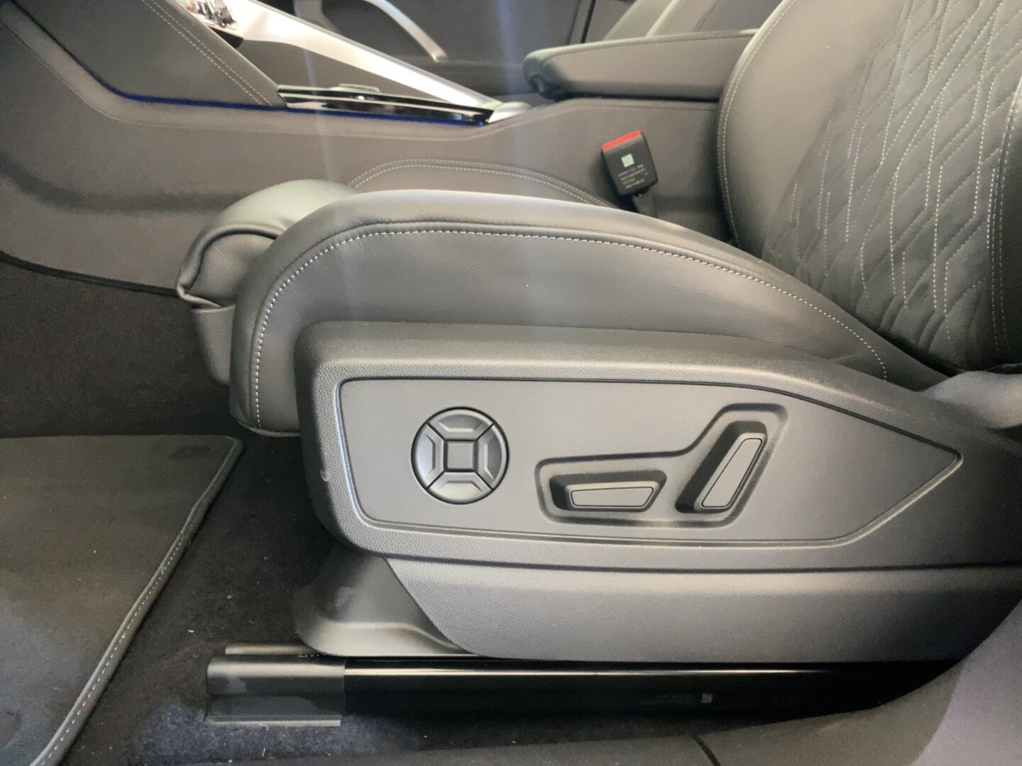 Bild über Audi Q5 SUV TDI quattro 150 kW S tronic - für weitere Informationen kontaktieren Sie den Audi Partner