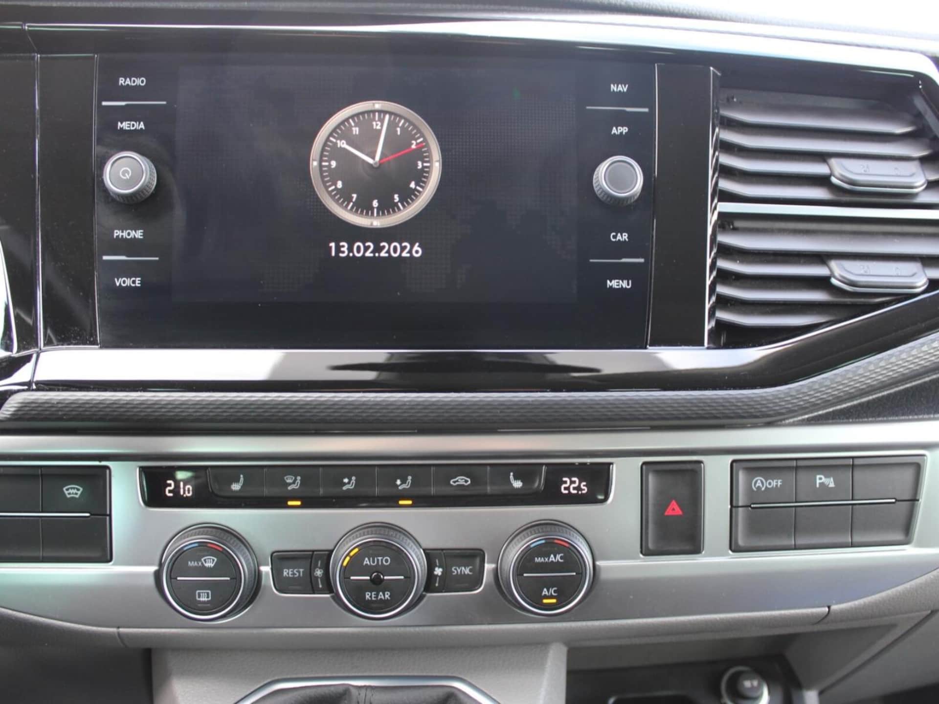 Volkswagen Caravelle 6.1 długi roztaw osi SE