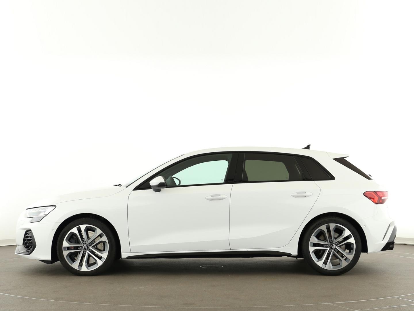 Bild über Audi S3 Sportback TFSI quattro S tronic - für weitere Informationen kontaktieren Sie den Audi Partner