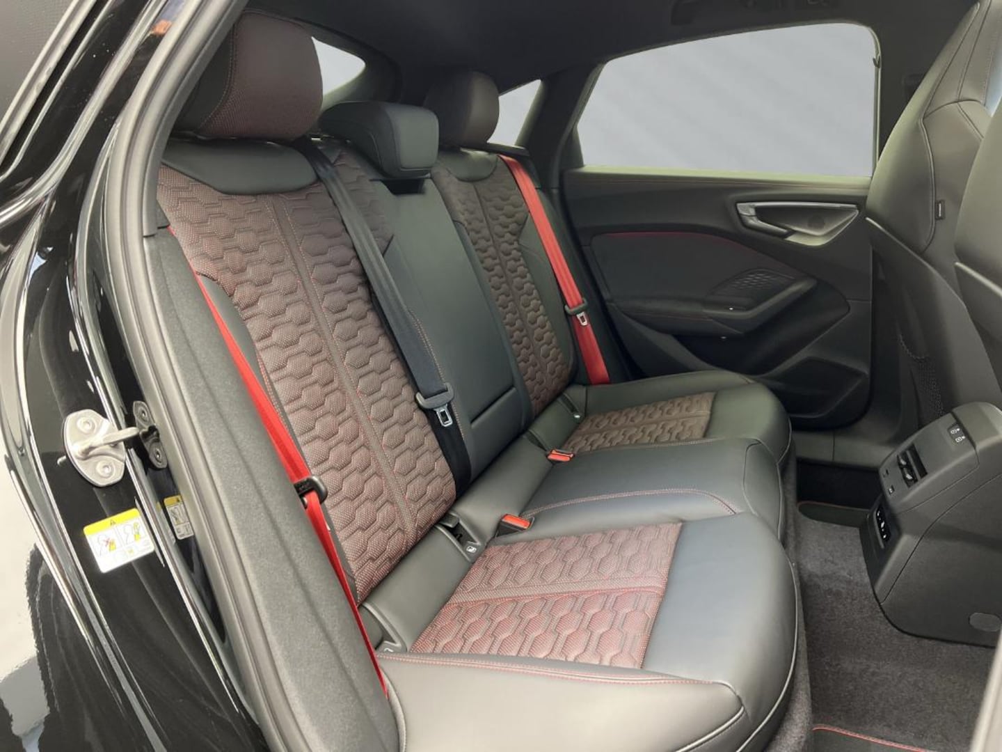 Bild über Audi RS 5 Limousine TFSI quattro 470 kW tiptronic - für weitere Informationen kontaktieren Sie den Audi Partner