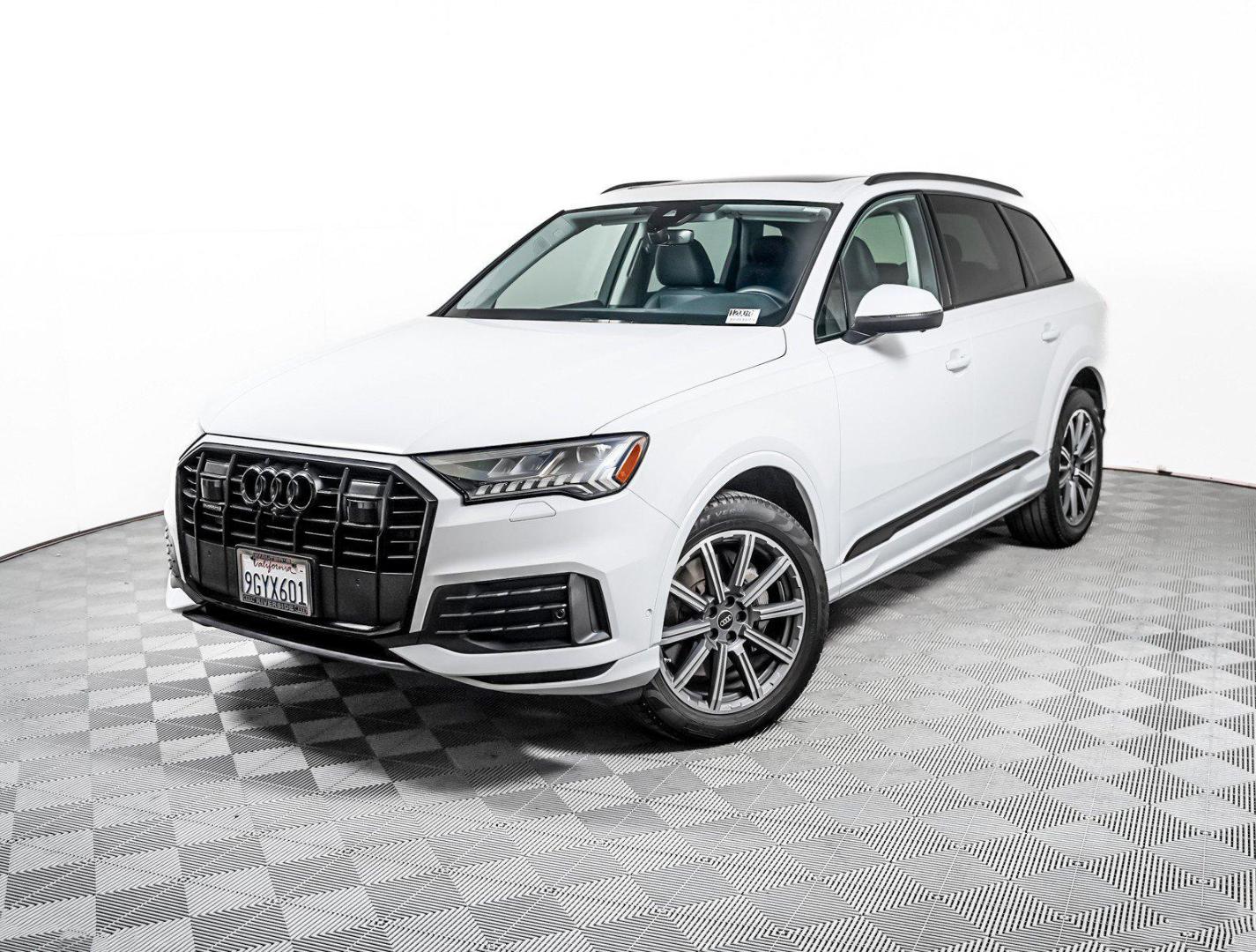 2023 Audi Q7 45 Premium Plus quattro Tiptronic's photo
