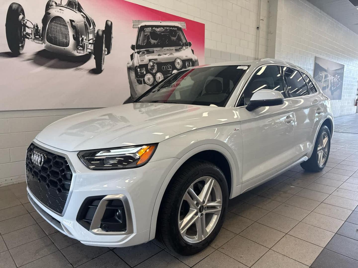 2023 Audi Q5 55 e Premium Plus's photo