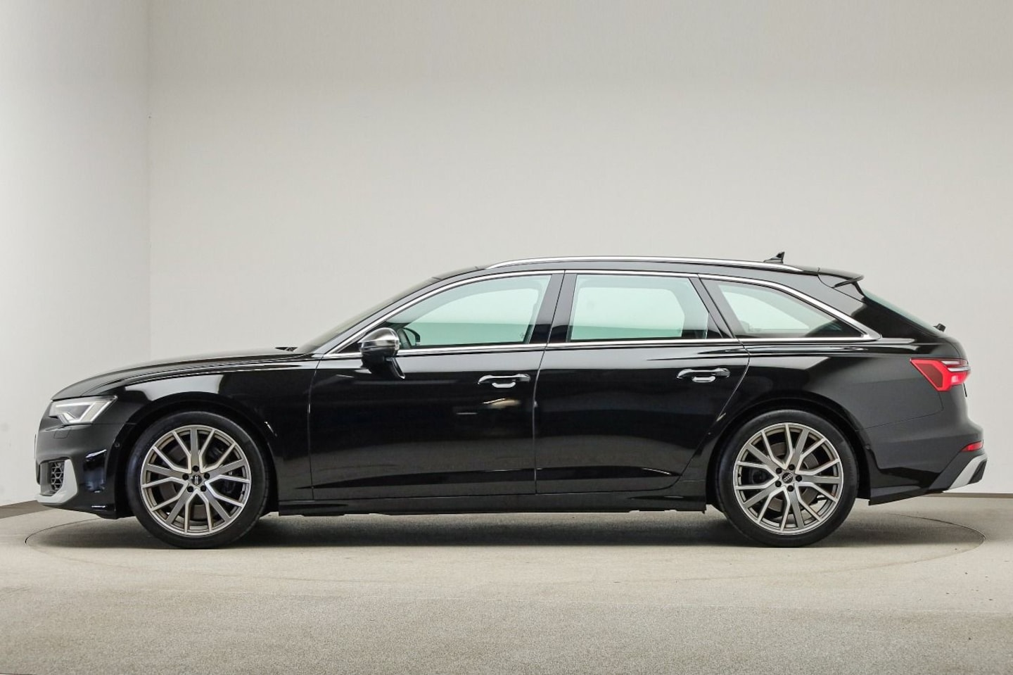 Bild über Audi S6 Avant TDI quattro tiptronic - für weitere Informationen kontaktieren Sie den Audi Partner