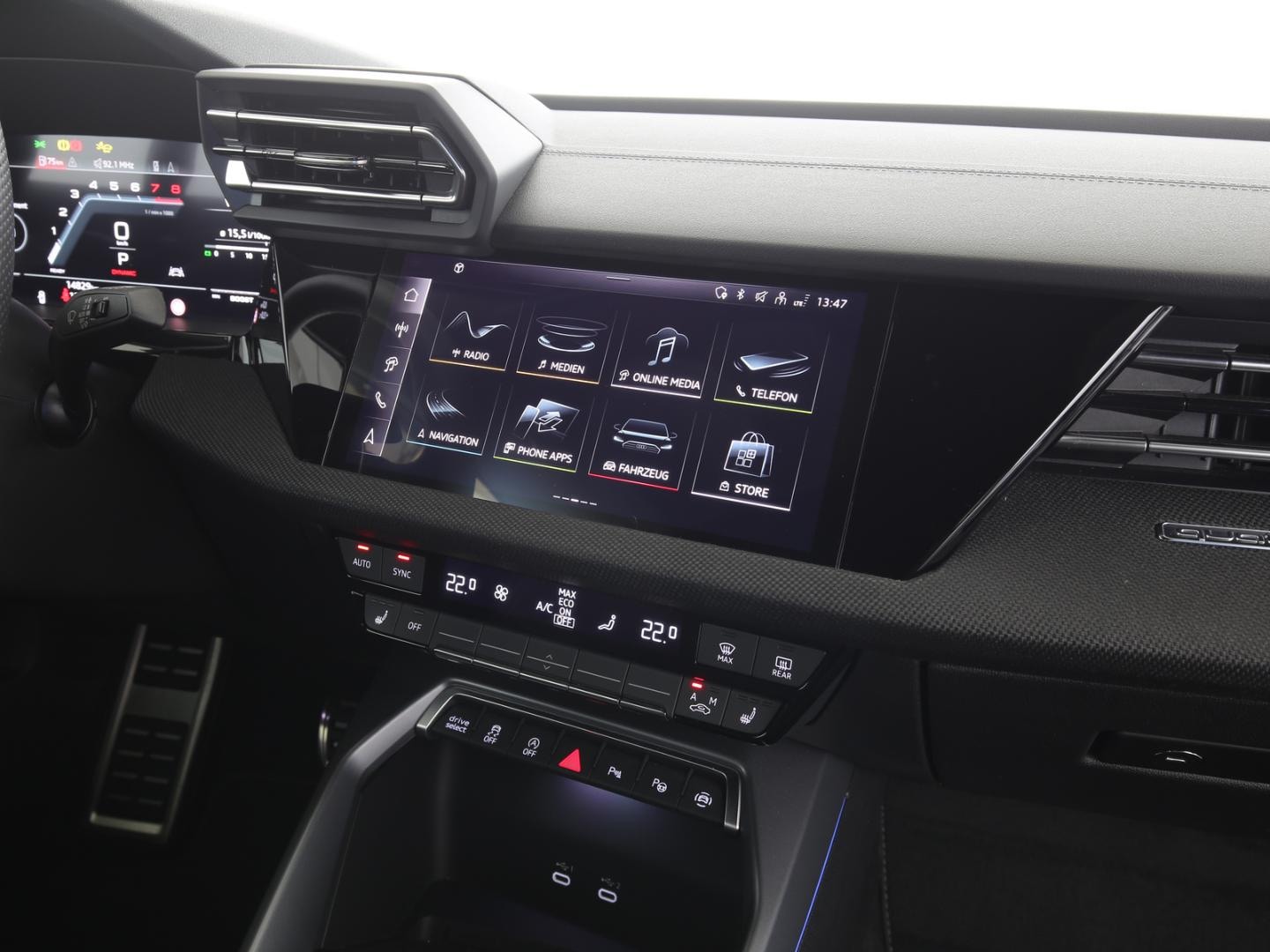 Bild über Audi S3 Sportback TFSI quattro S tronic - für weitere Informationen kontaktieren Sie den Audi Partner