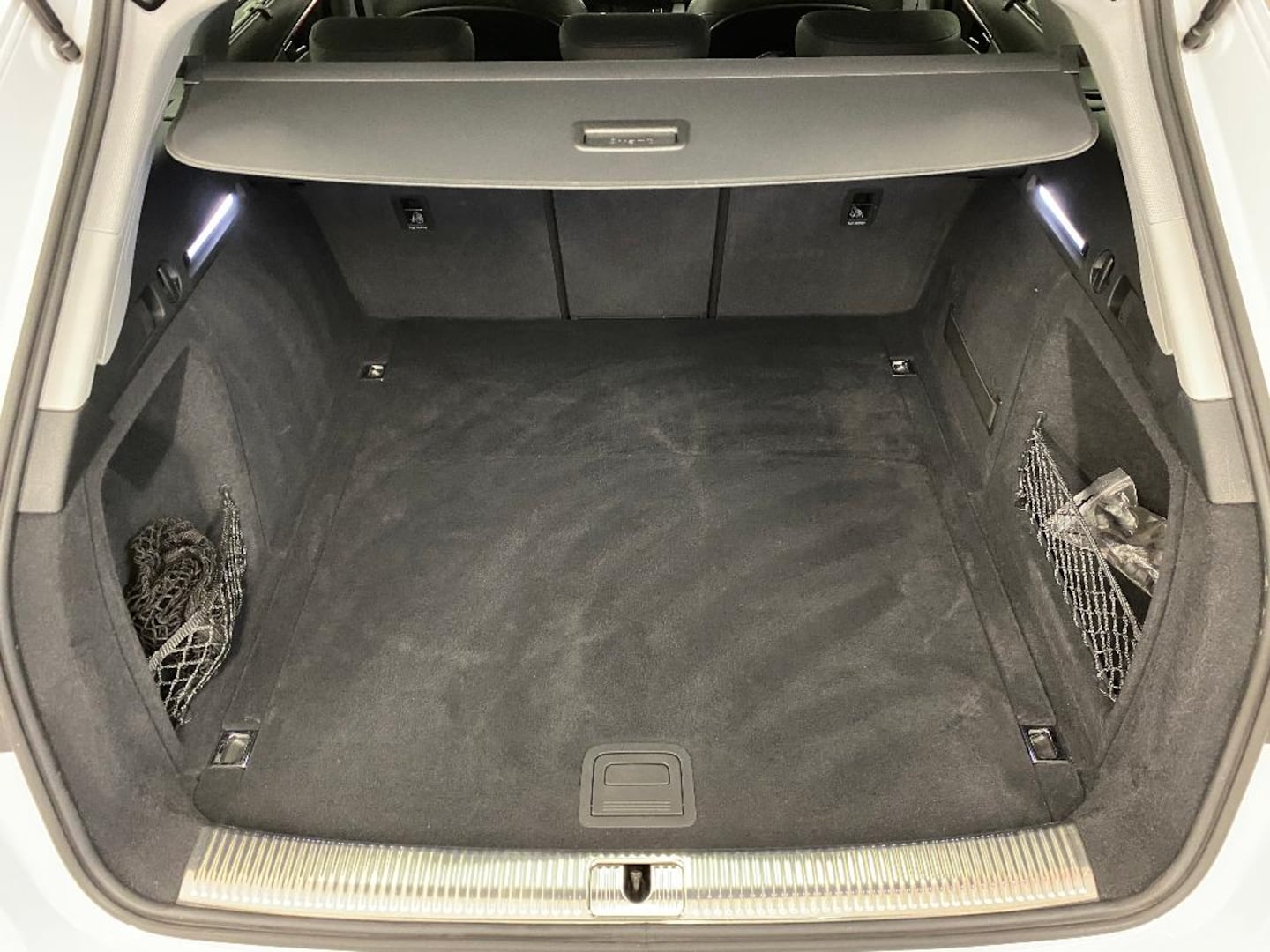 Bild über Audi A4 Avant advanced 40 TFSI S tronic - für weitere Informationen kontaktieren Sie den Audi Partner
