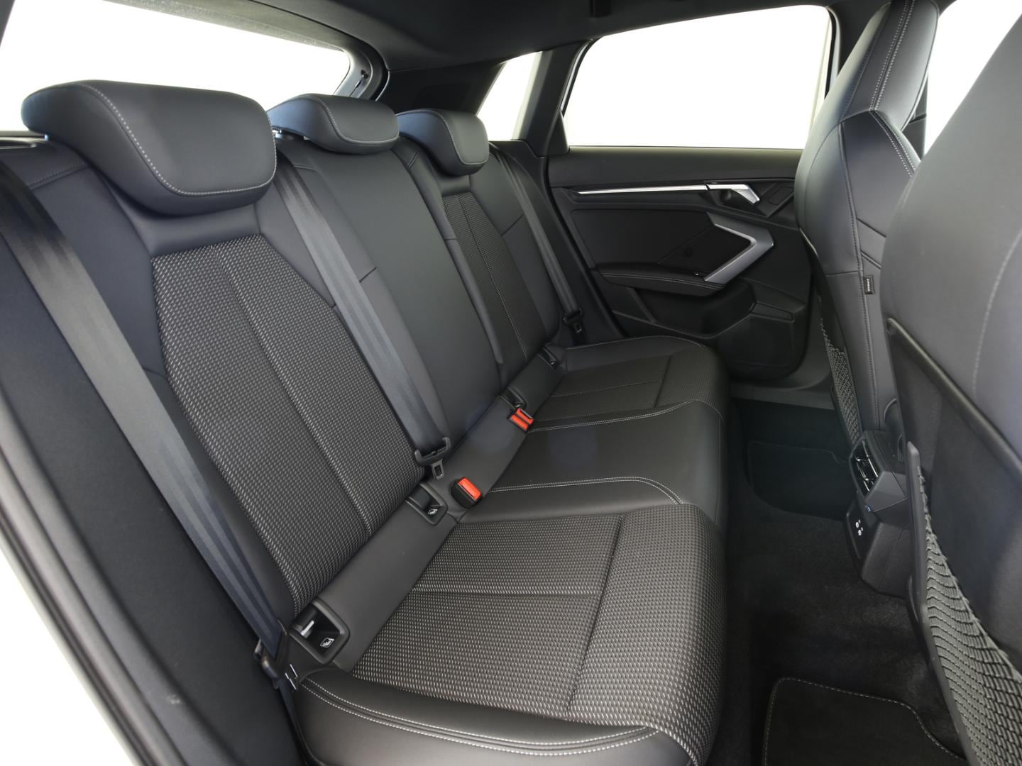Bild über Audi S3 Sportback TFSI quattro S tronic - für weitere Informationen kontaktieren Sie den Audi Partner
