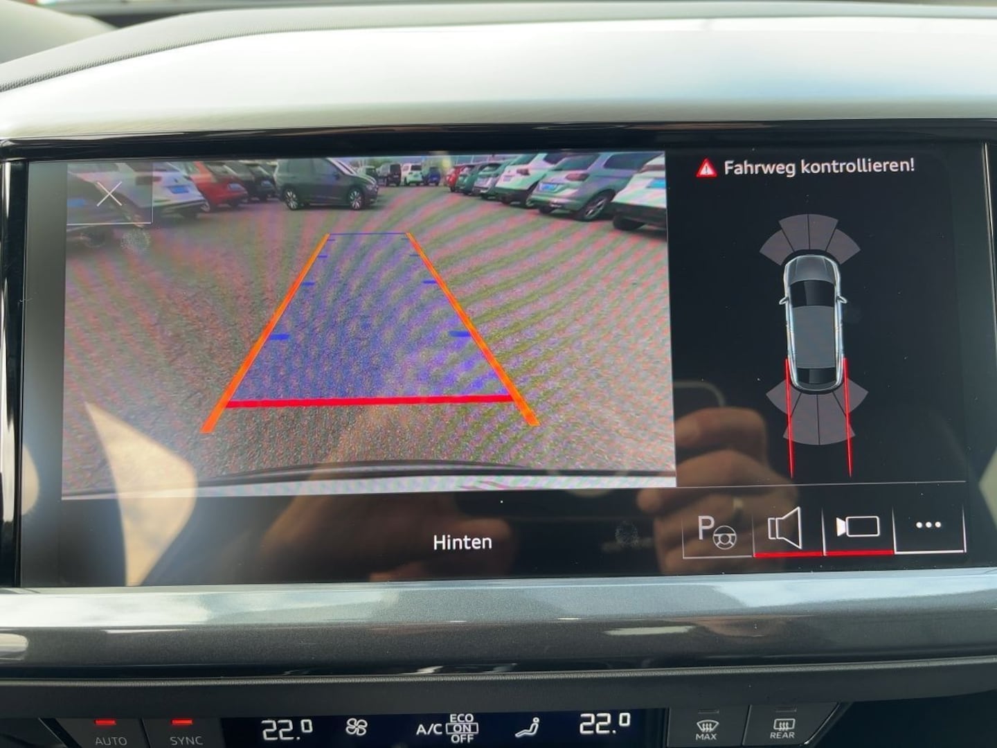 Bild über Audi Q4 Sportback e-tron 50 e-tron quattro - für weitere Informationen kontaktieren Sie den Audi Partner