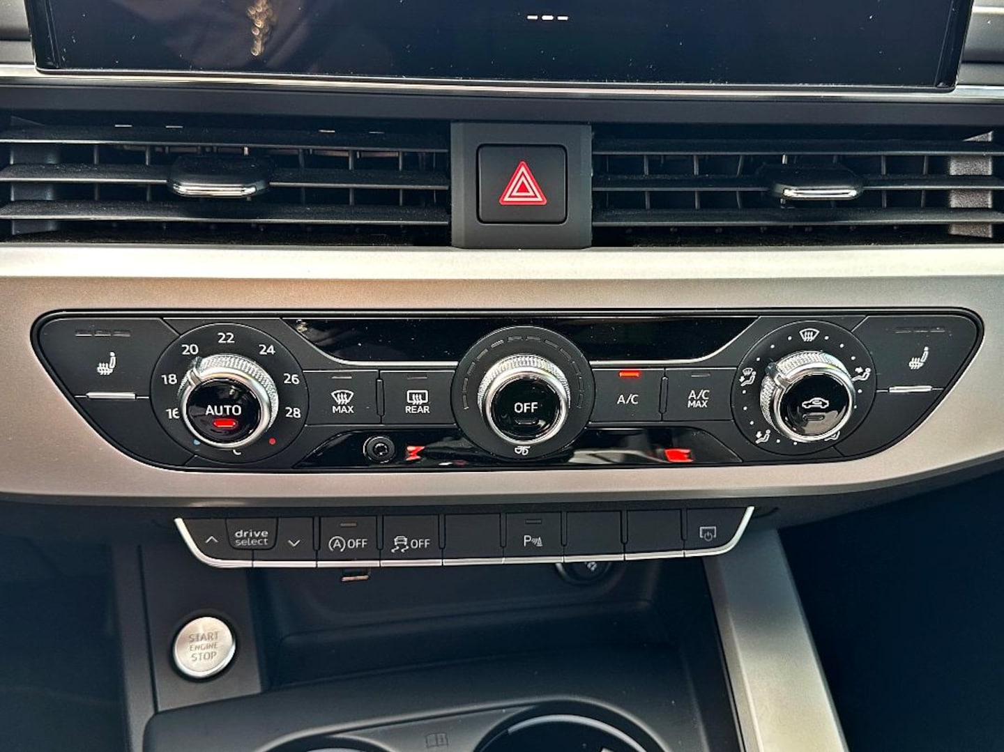 Bild über Audi A4 Avant S line 45 TFSI quattro S tronic - für weitere Informationen kontaktieren Sie den Audi Partner