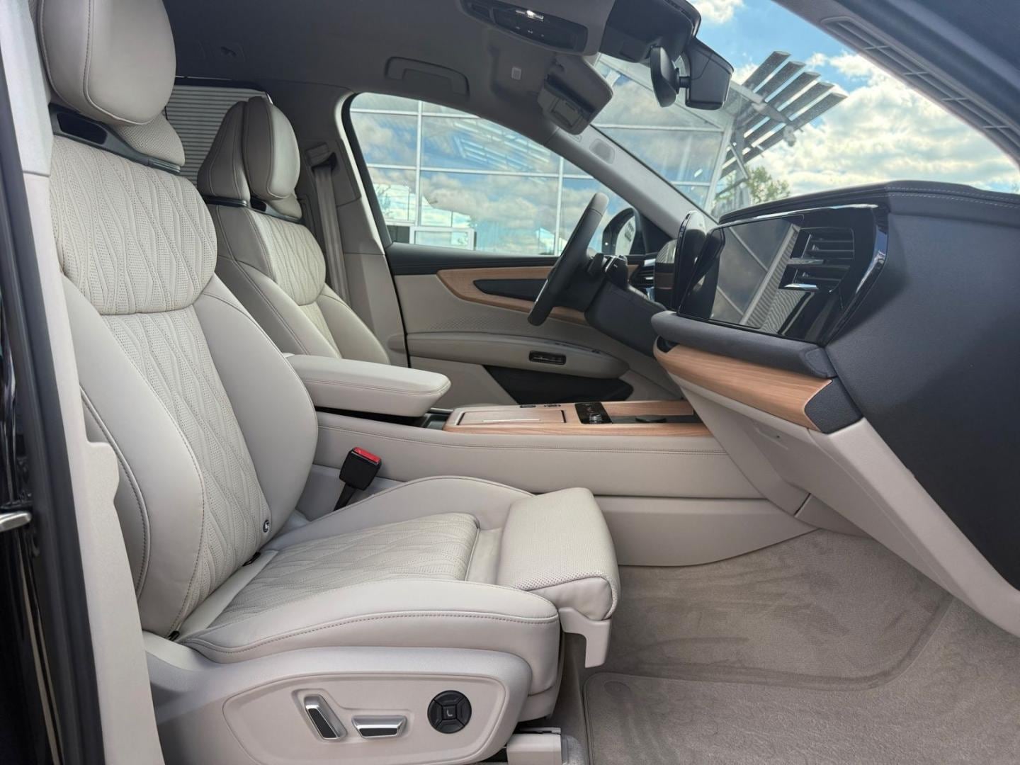 Bild über Audi Q7 SUV TDI quattro 220 kW tiptronic - für weitere Informationen kontaktieren Sie den Audi Partner
