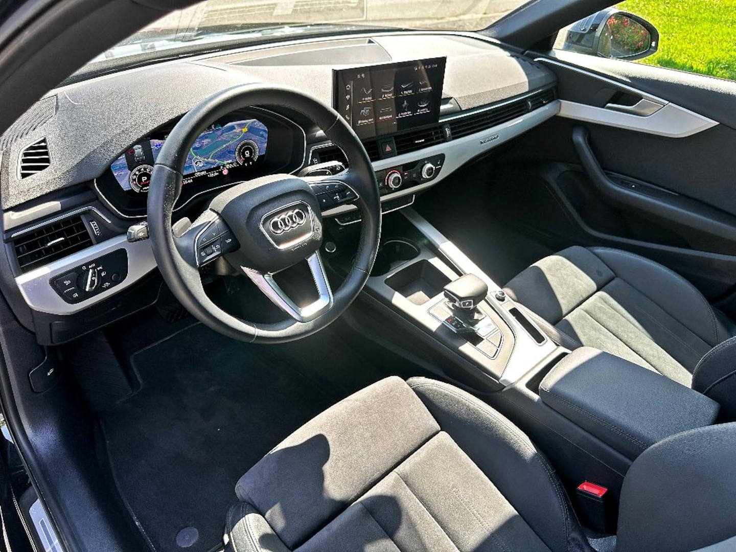 Bild über Audi A4 Avant S line 45 TFSI quattro S tronic - für weitere Informationen kontaktieren Sie den Audi Partner