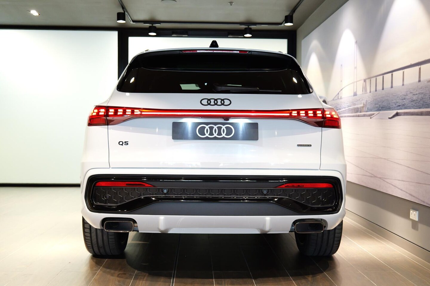 Image about Audi Q5 SUV e-hybrid quattro S tronic