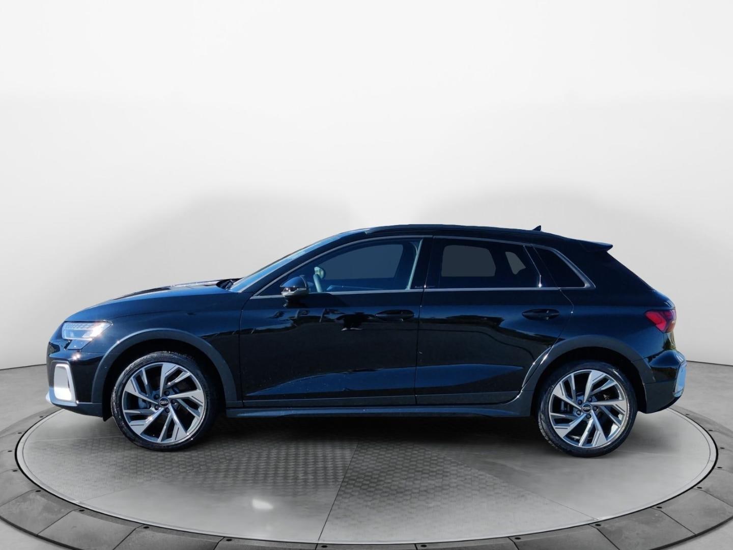 Bild über Audi A3 allstreet 35 TDI S tronic - für weitere Informationen kontaktieren Sie den Audi Partner