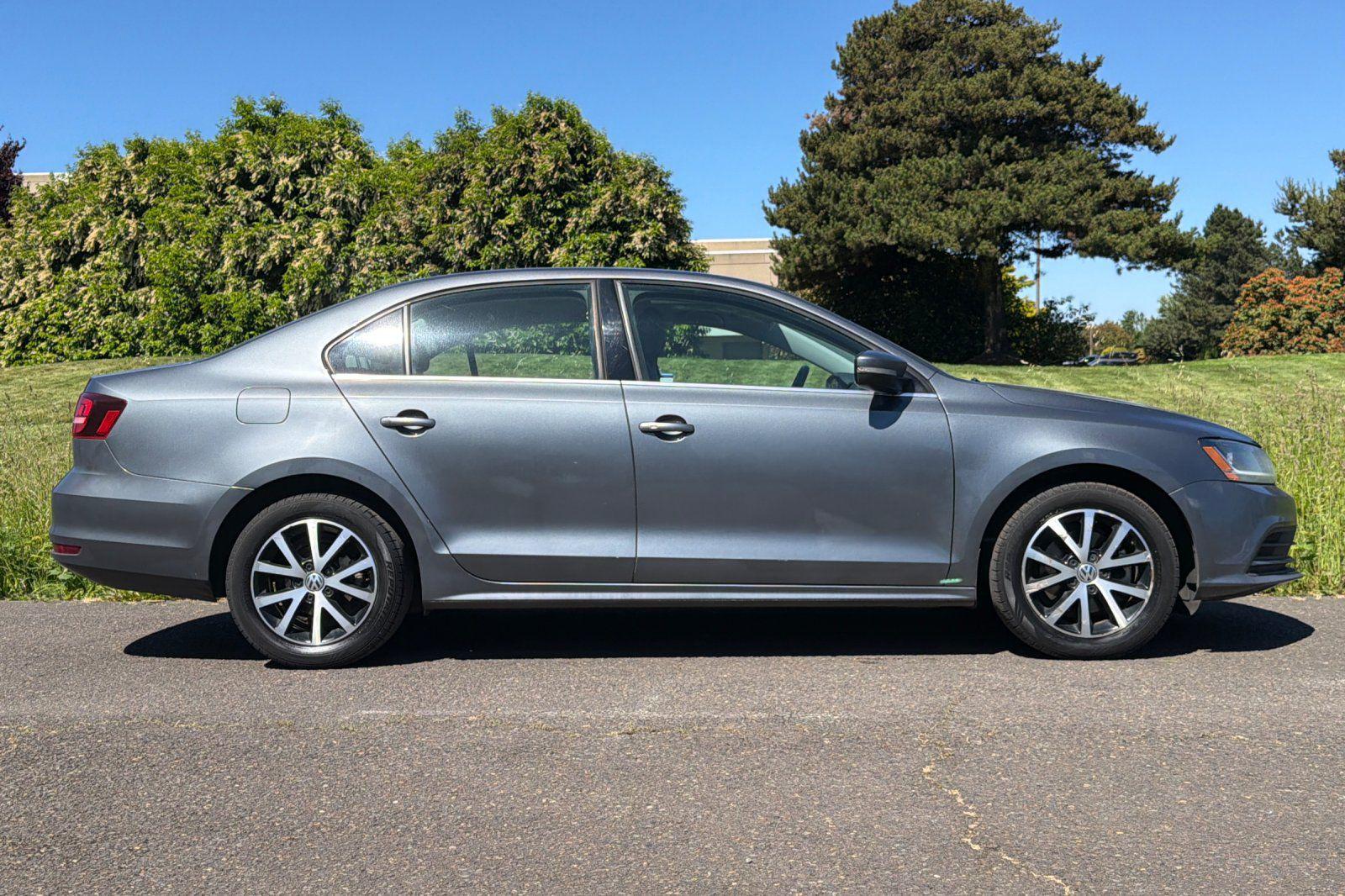 Used 2017 Volkswagen Jetta SE with VIN 3VWDB7AJ8HM297018 for sale in Eugene, OR