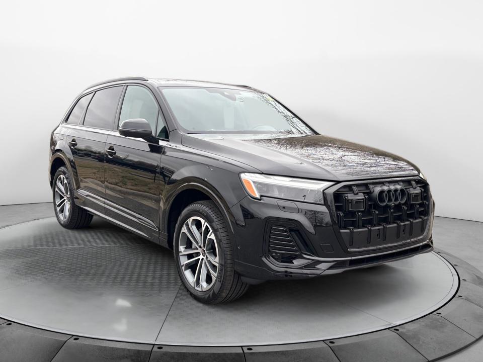 2026 Audi Q7 45 Premium quattro Tiptronic's photo