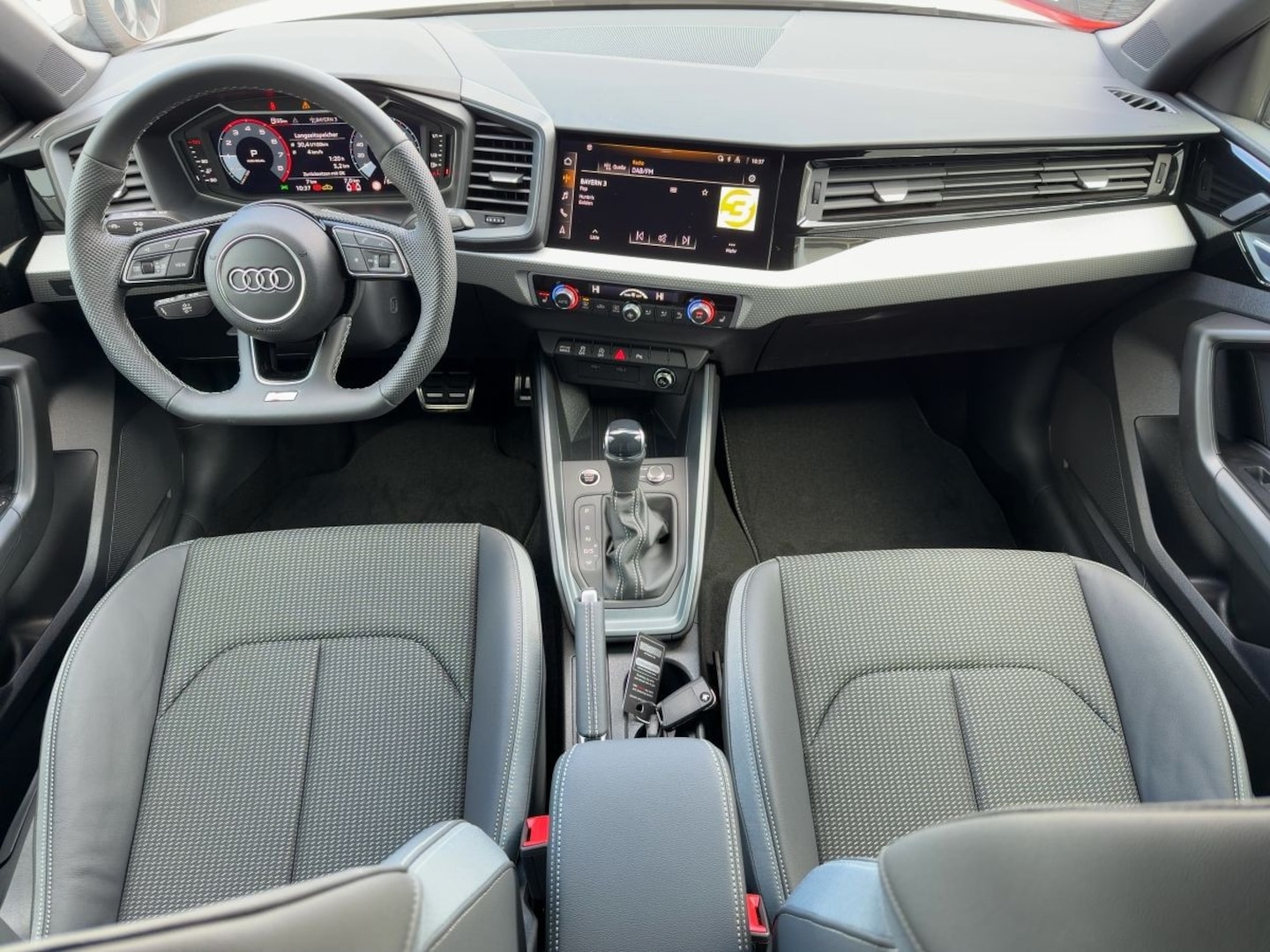 Bild über Audi A1 Sportback S line 30 TFSI S tronic - für weitere Informationen kontaktieren Sie den Audi Partner