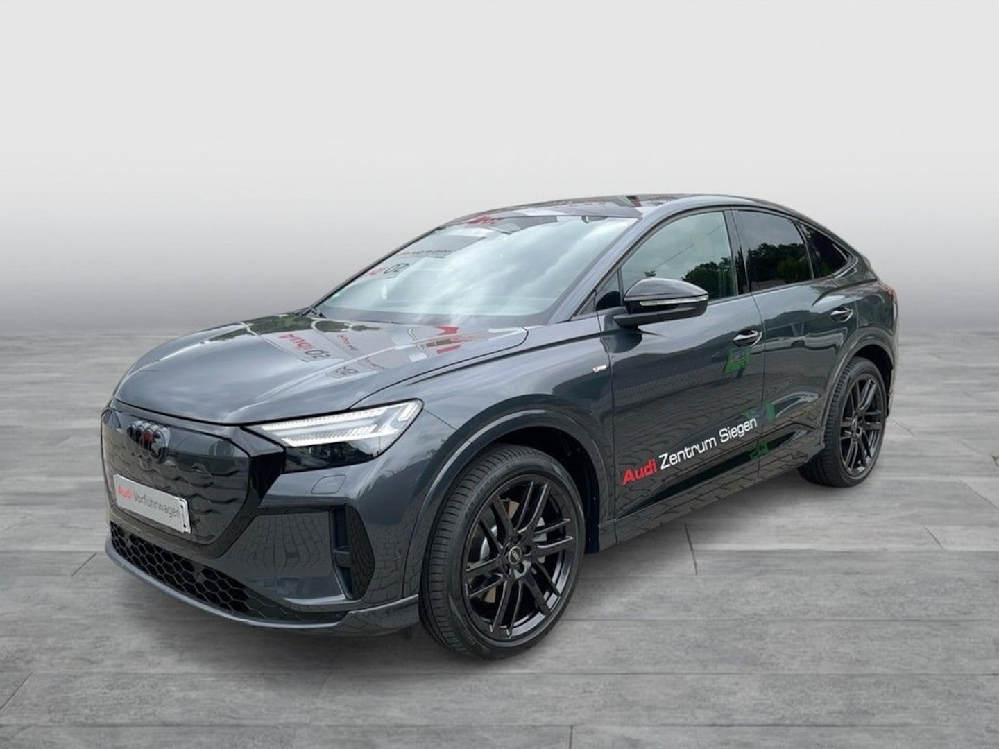 Bild über Audi Q4 Sportback e-tron e-tron quattro 220 kW - für weitere Informationen kontaktieren Sie den Audi Partner