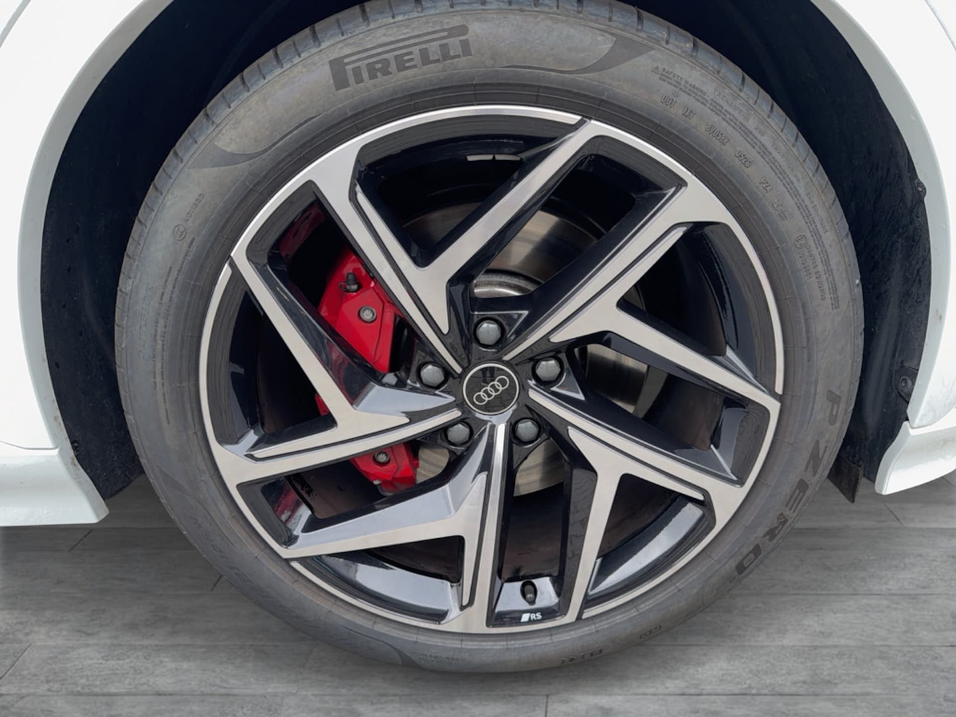 Audi SQ6 SUV e-tron