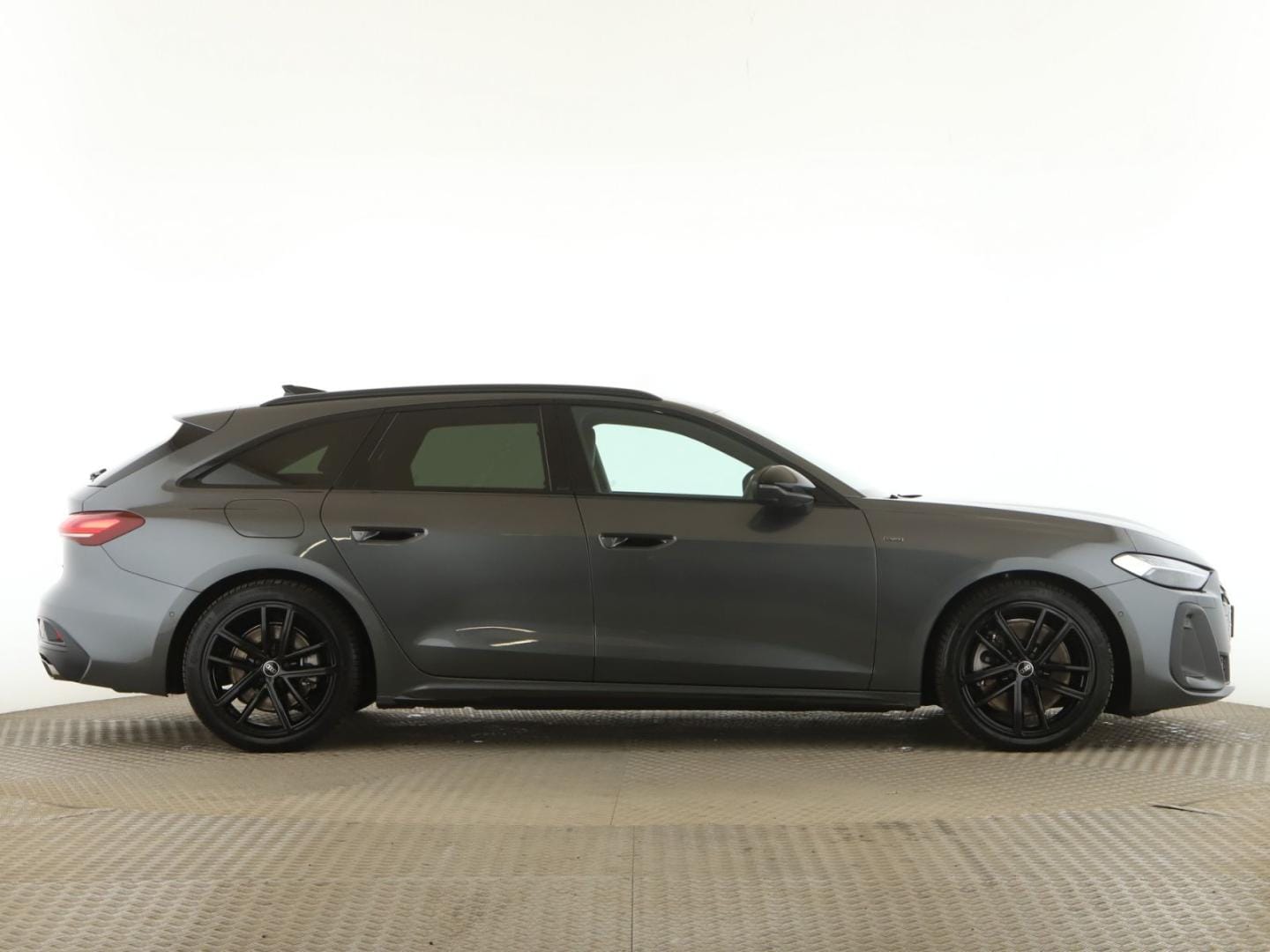 Bild über Audi A5 Avant e-hybrid e-hybrid quattro 220 kW S tronic - für weitere Informationen kontaktieren Sie den Audi Partner