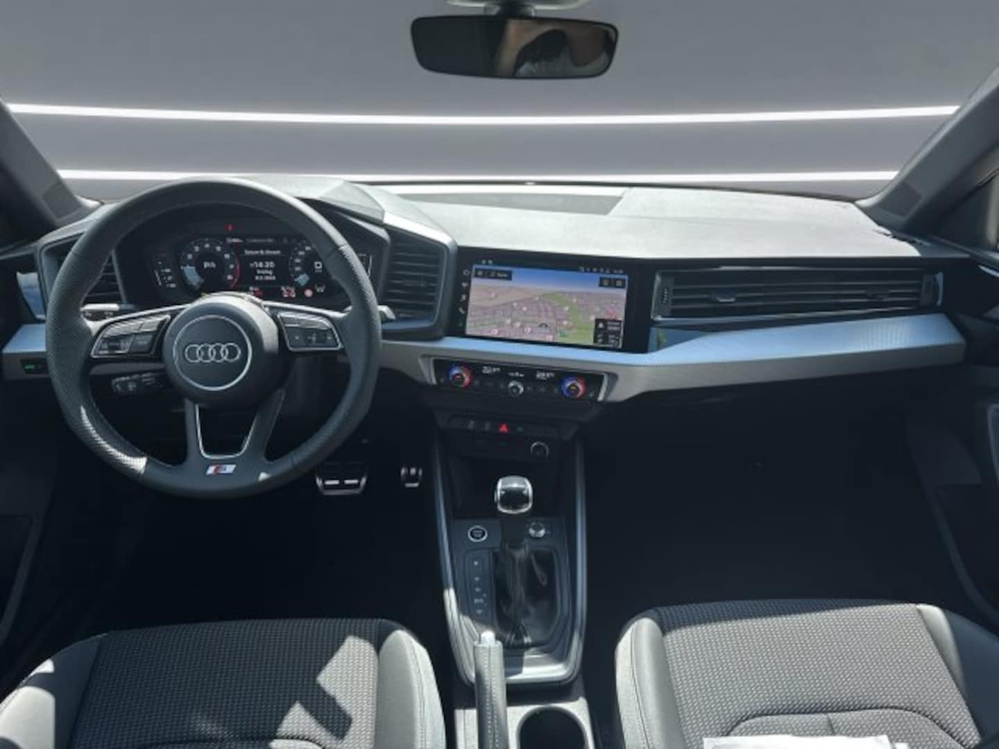 Bild über Audi A1 Sportback S line 35 TFSI S tronic - für weitere Informationen kontaktieren Sie den Audi Partner