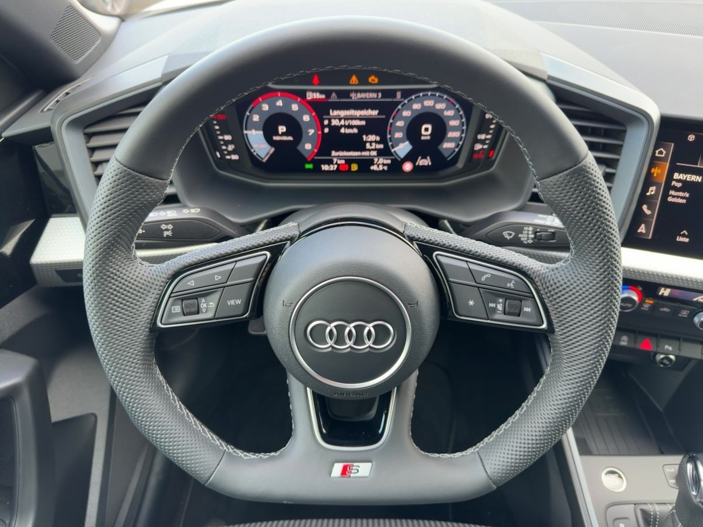 Bild über Audi A1 Sportback S line 30 TFSI S tronic - für weitere Informationen kontaktieren Sie den Audi Partner