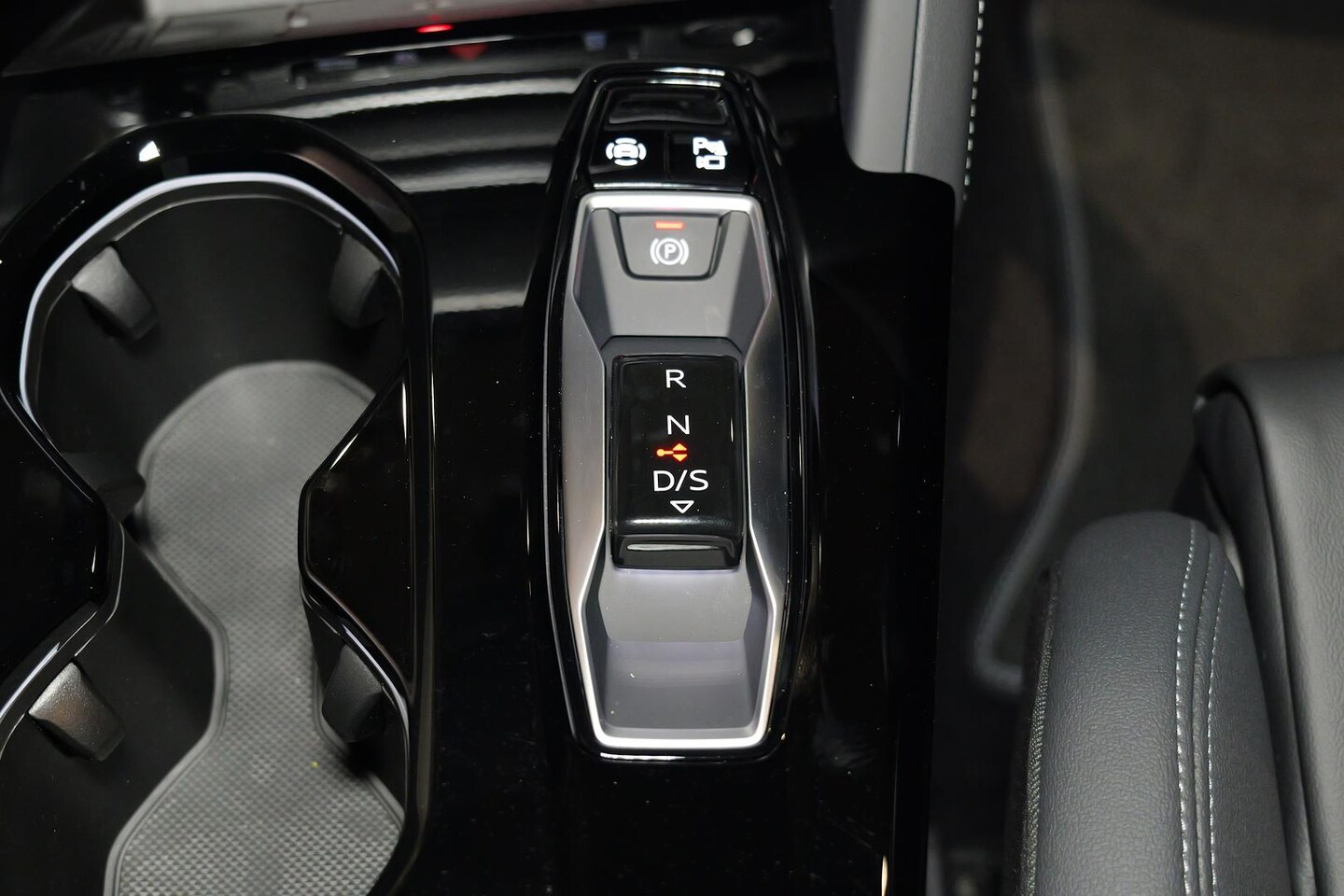 Image about Audi Q5 SUV e-hybrid quattro S tronic