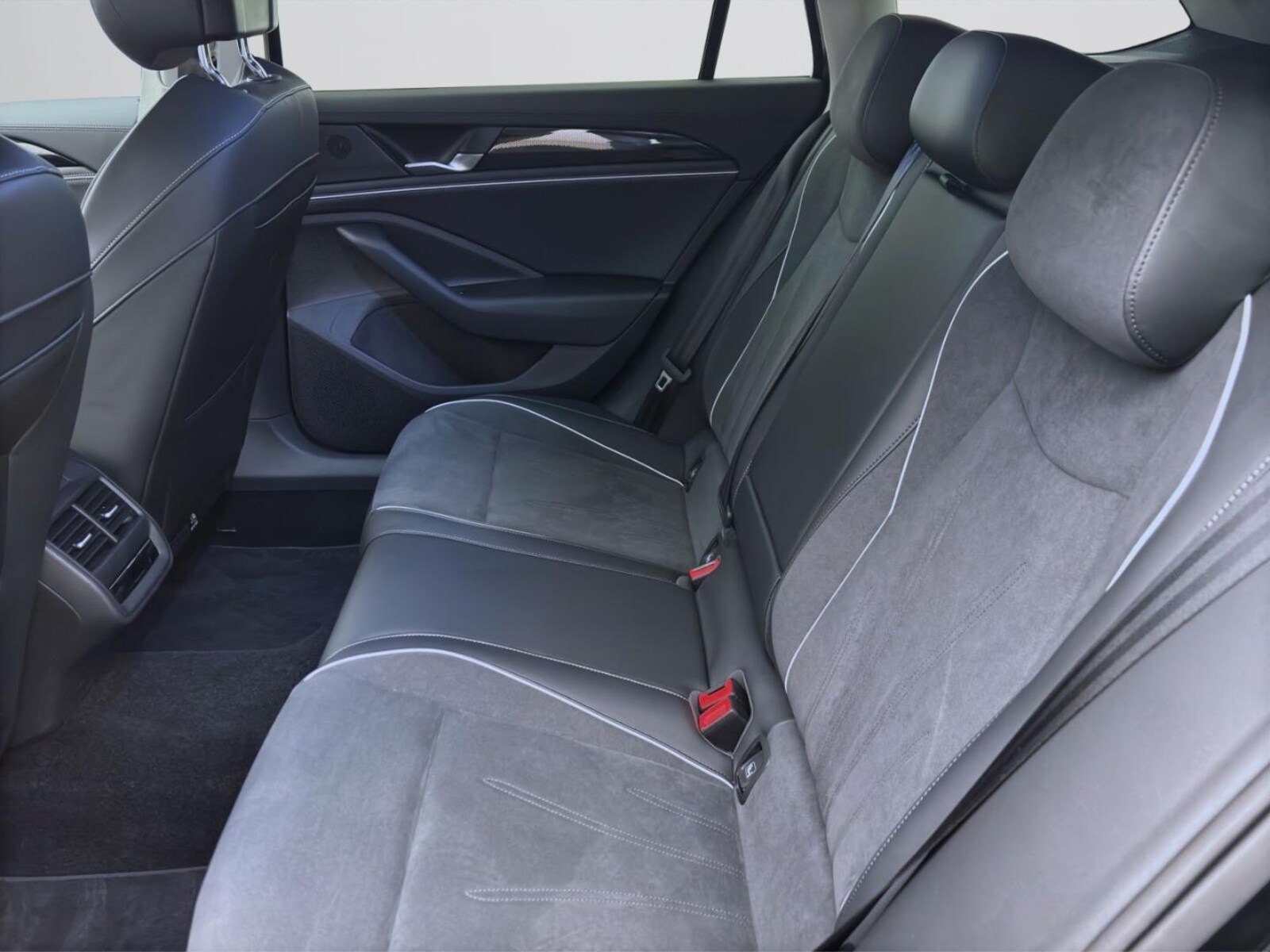 Volkswagen Passat – Bild 16