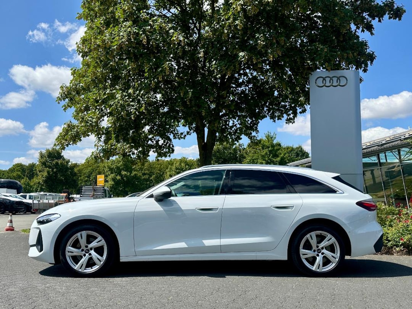 Bild über Audi A5 Avant TDI quattro 150 kW S tronic - für weitere Informationen kontaktieren Sie den Audi Partner