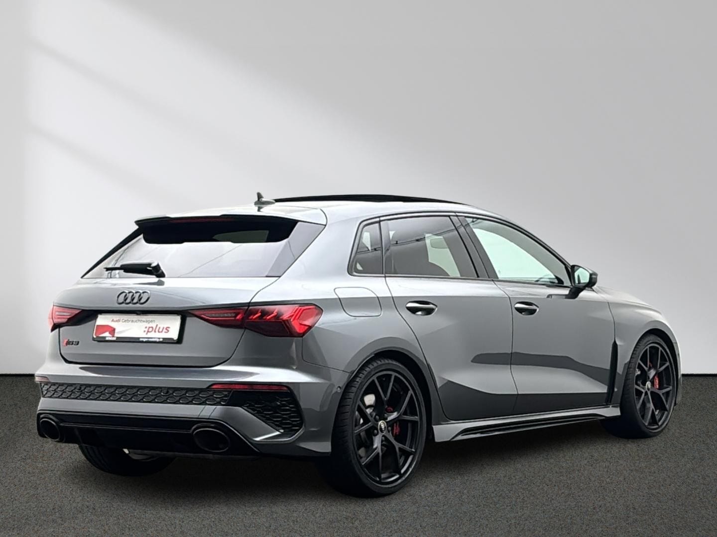 Bild über Audi RS 3 Sportback TFSI quattro S tronic - für weitere Informationen kontaktieren Sie den Audi Partner