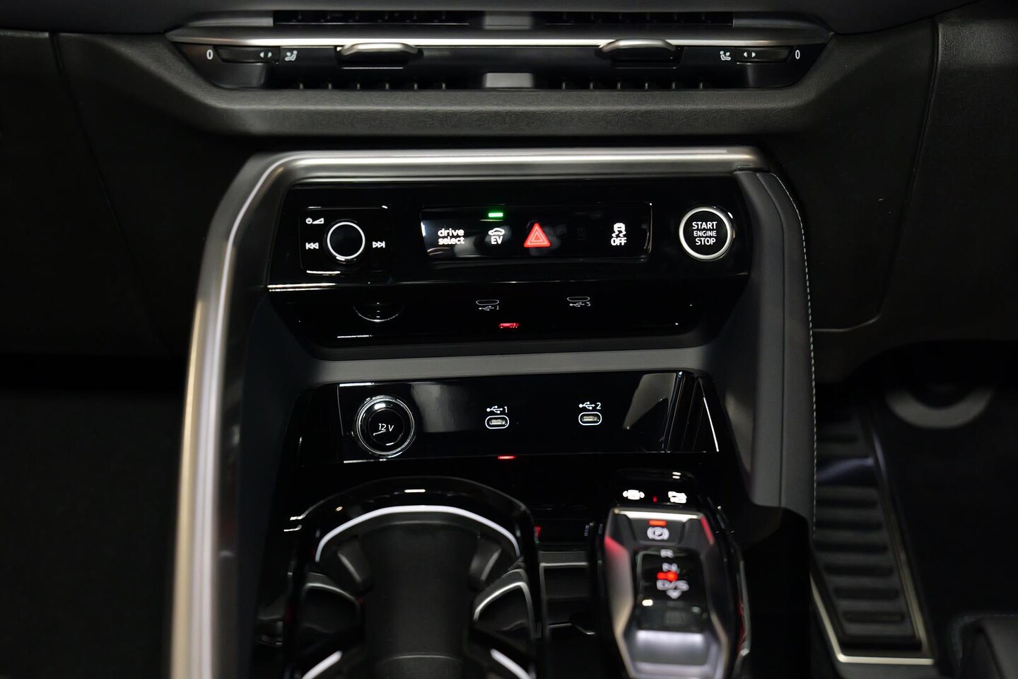 Image about Audi Q5 SUV e-hybrid quattro S tronic