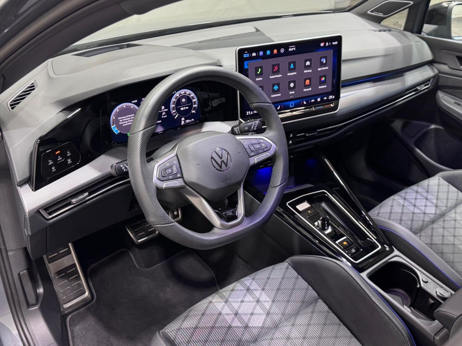 Volkswagen Golf R-Line