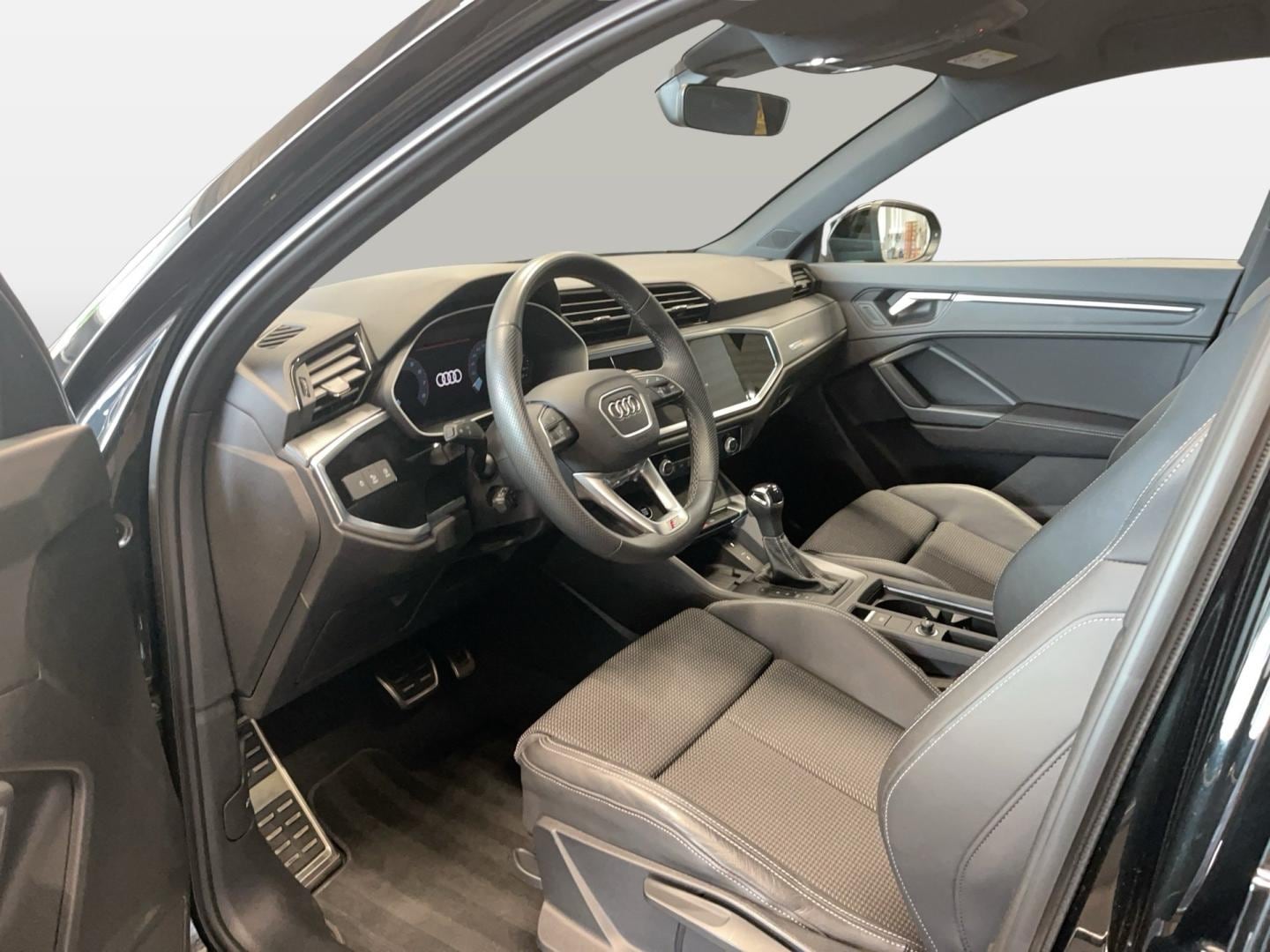 Bild über Audi Q3 S line 35 TFSI S tronic - für weitere Informationen kontaktieren Sie den Audi Partner