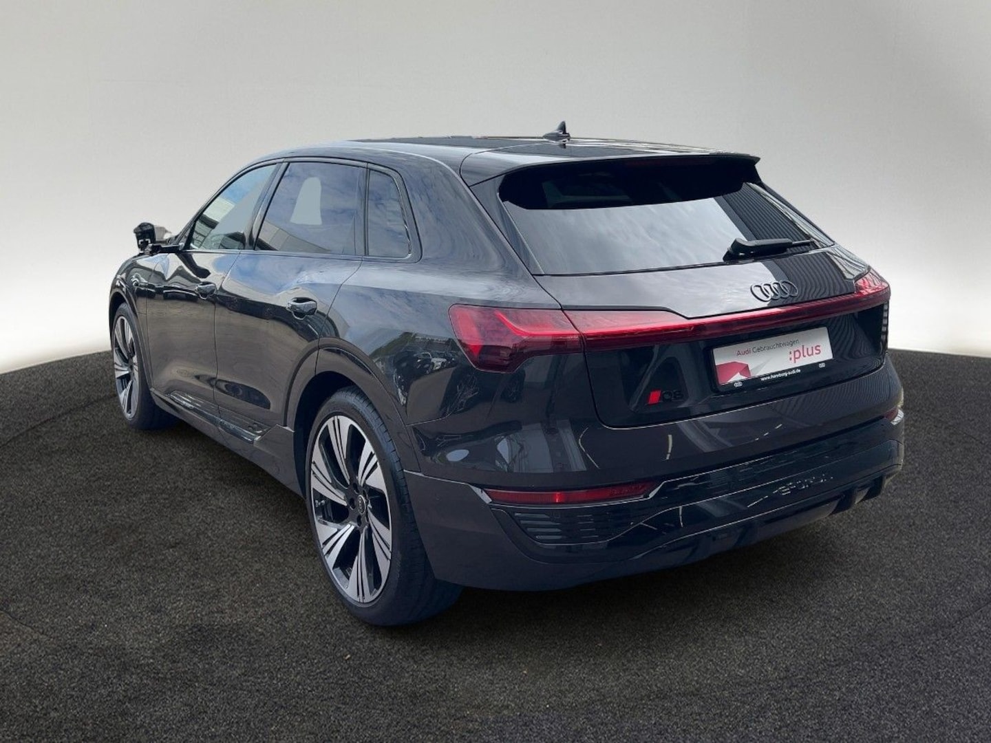 Bild über Audi Q8 e-tron S line 55 e-tron quattro - für weitere Informationen kontaktieren Sie den Audi Partner