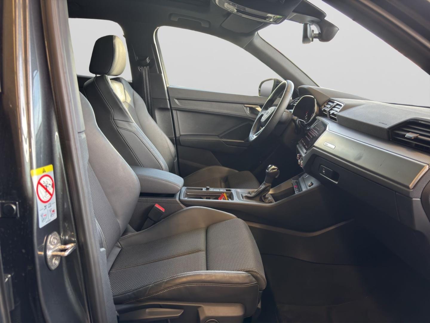 Bild über Audi Q3 S line 35 TFSI S tronic - für weitere Informationen kontaktieren Sie den Audi Partner