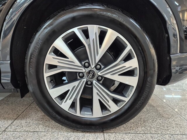 Audi Q4 e-tron 45 210, 00 kW 5