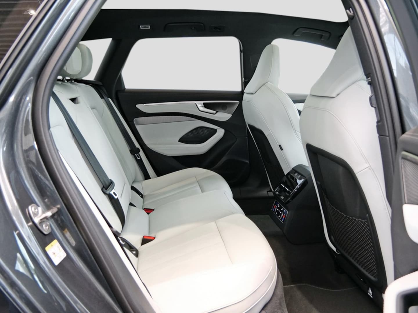 Bild über Audi A6 Avant TDI quattro 150 kW S tronic - für weitere Informationen kontaktieren Sie den Audi Partner