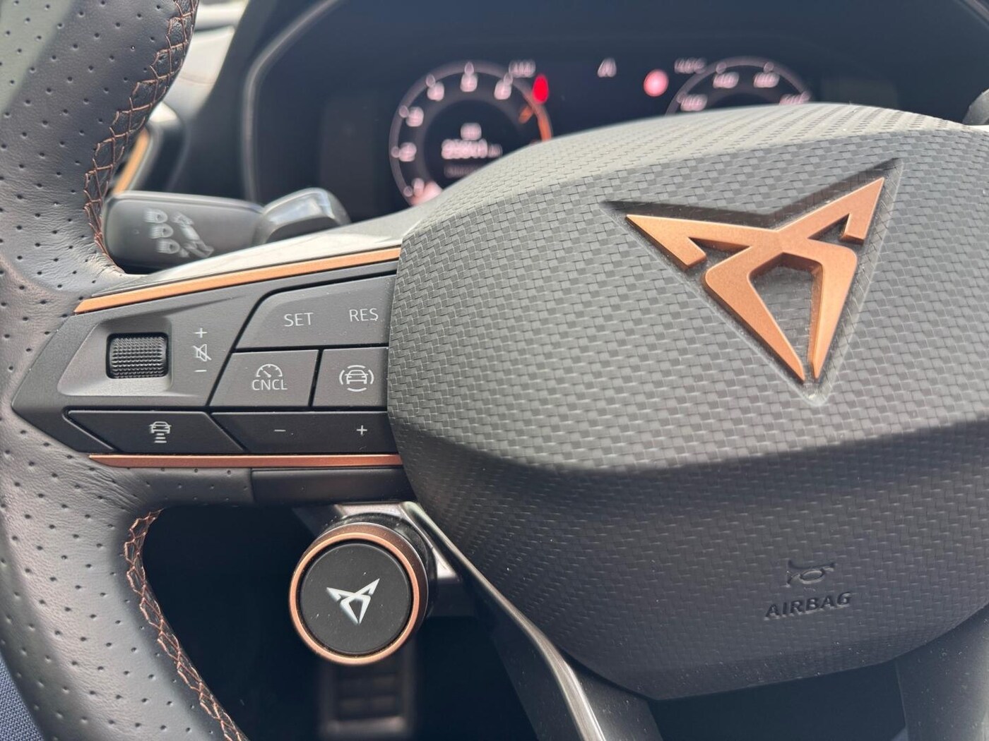 CUPRA Leon León 1.5 TSI e-Hybrid DSG 150 kW (204 CV) — photo 9