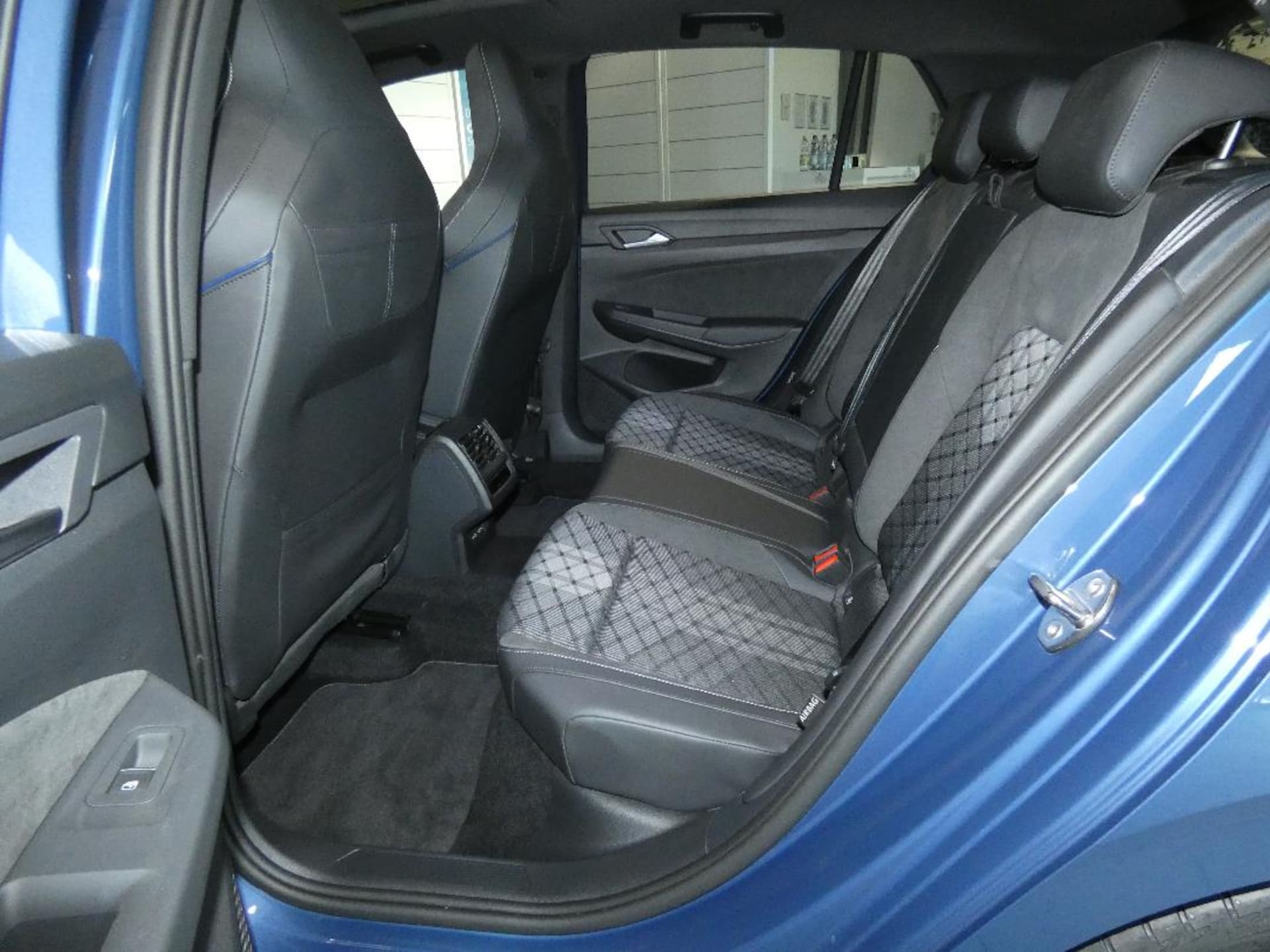 Volkswagen Golf R-Line