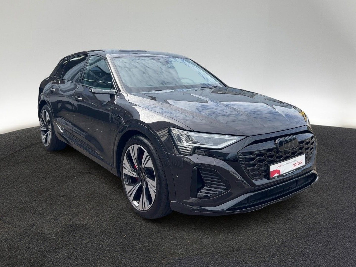 Bild über Audi Q8 e-tron S line 55 e-tron quattro - für weitere Informationen kontaktieren Sie den Audi Partner
