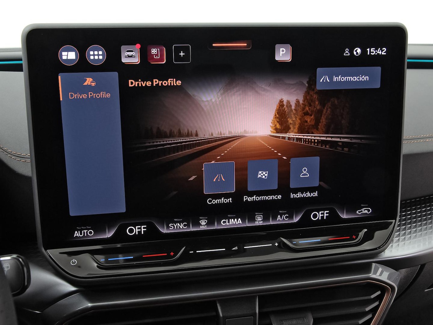 CUPRA Leon Sportstourer 1.5 eTSI DSG 110 kW (150 CV) — photo 24