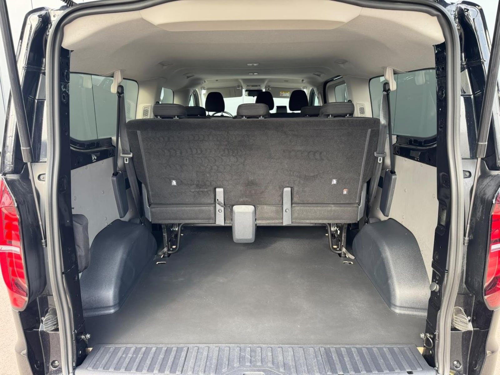 Volkswagen Transporter Kombi langer Radstand – Bild 20