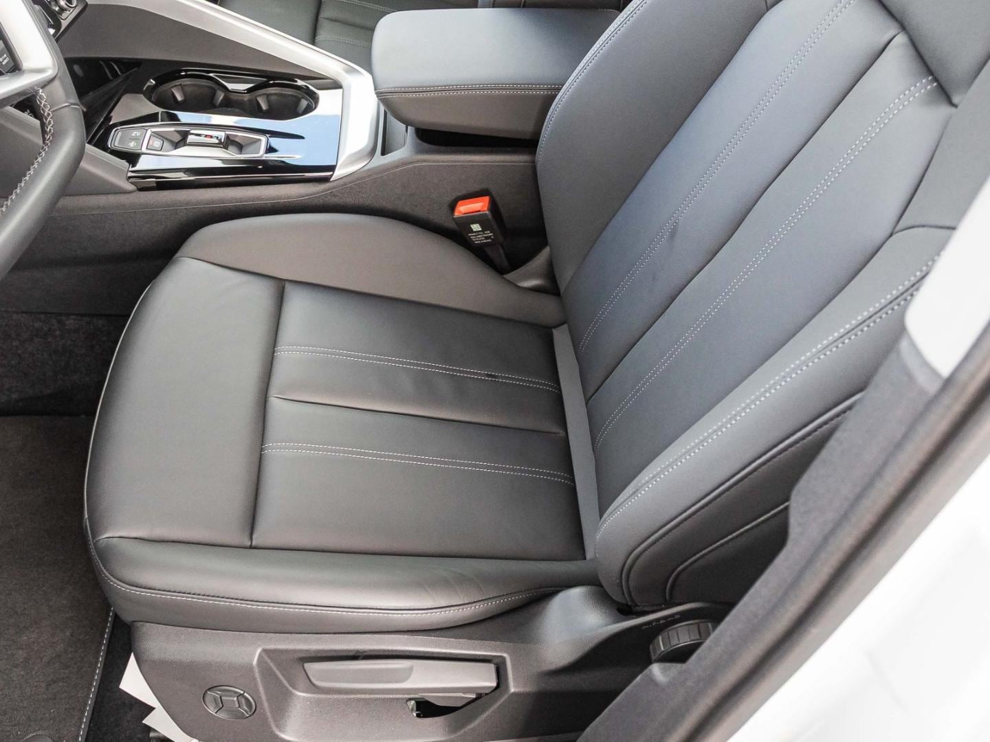 Bild über Audi Q5 SUV TFSI 150 kW S tronic - für weitere Informationen kontaktieren Sie den Audi Partner