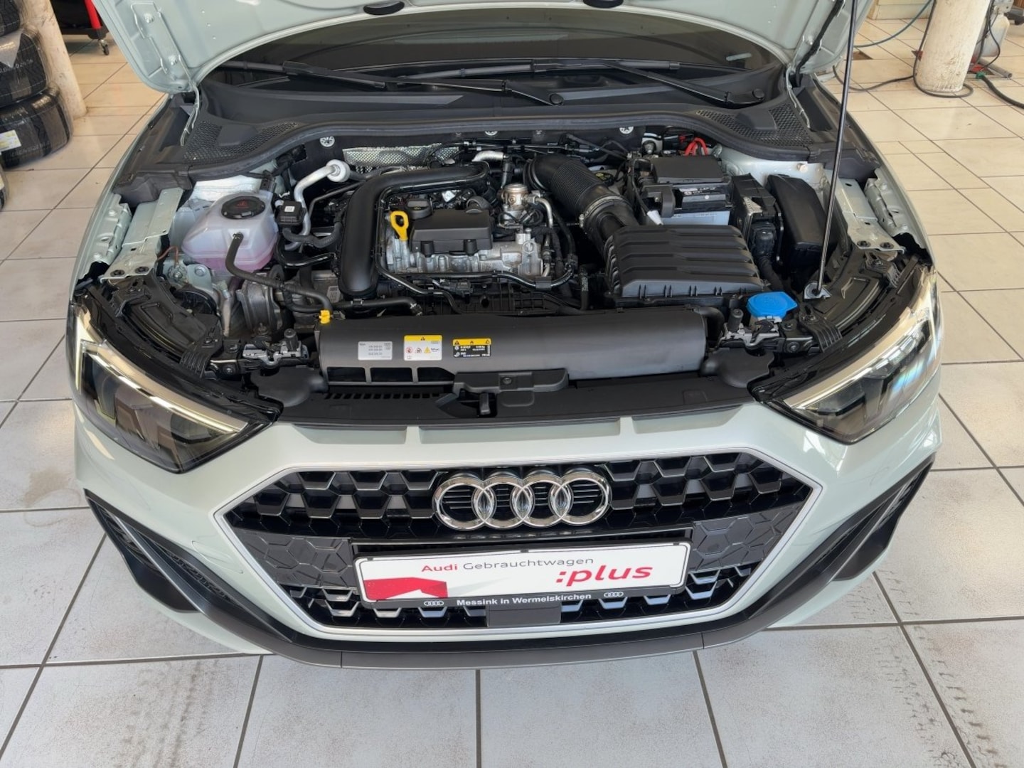 Bild über Audi A1 Sportback S line 30 TFSI S tronic - für weitere Informationen kontaktieren Sie den Audi Partner