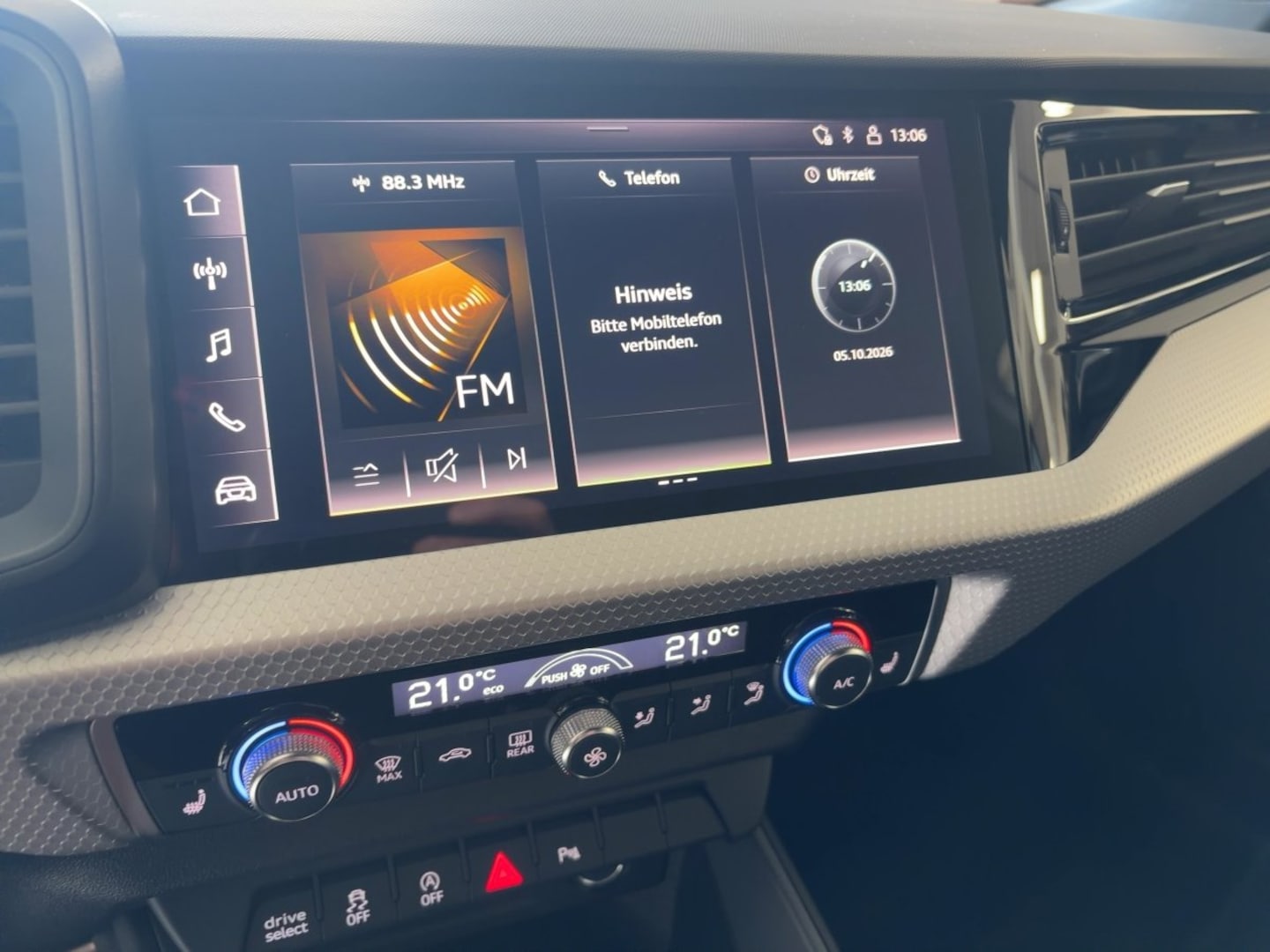 Bild über Audi A1 Sportback S line 30 TFSI S tronic - für weitere Informationen kontaktieren Sie den Audi Partner