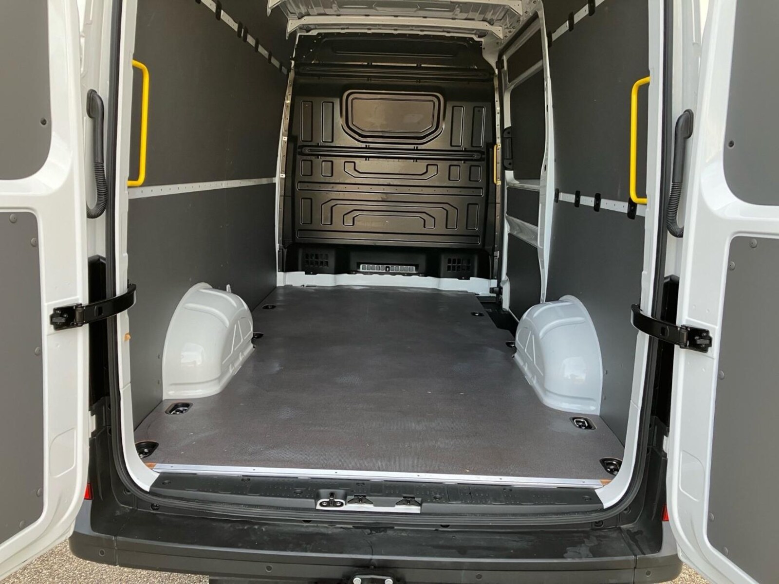 Volkswagen Crafter Kasten mittlerer Radstand – Bild 8